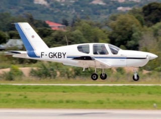  Pasa su licencia de piloto en Cannes